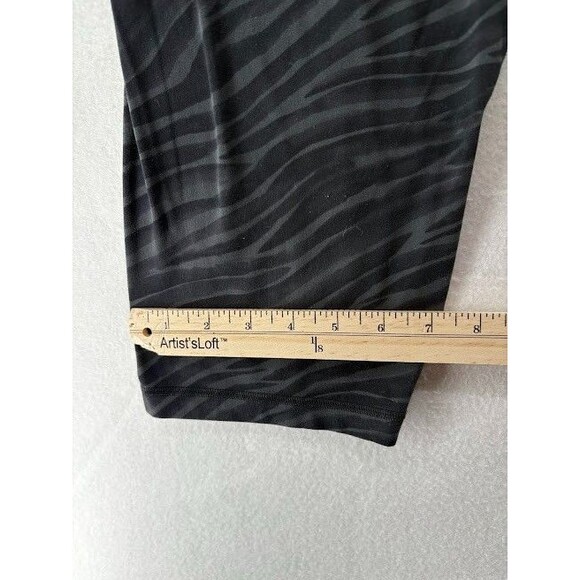 Lululemon Size 20 Cropped Align Leggings Animal Print Black/Gray 20" Inseam - Picture 4 of 8